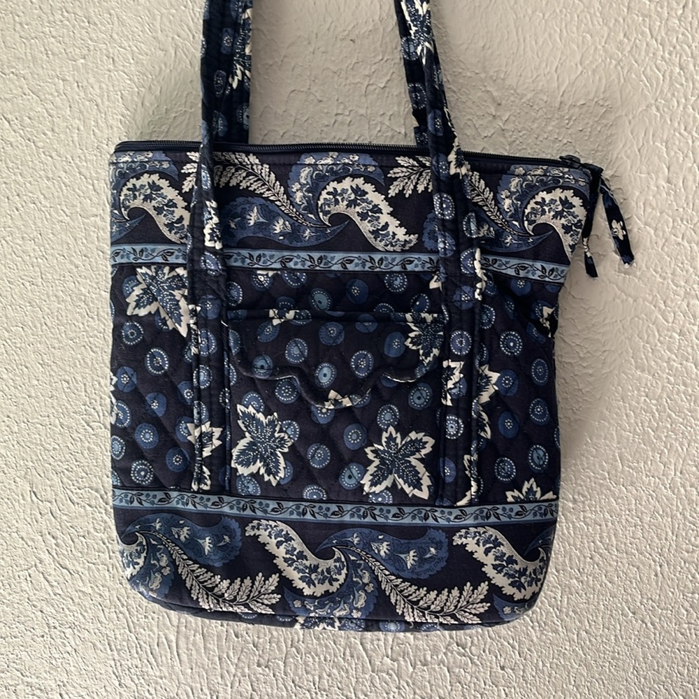 Vera Bradley blue leaf purse Tote handbag.  Quilted, Navy, 2 inside pockets